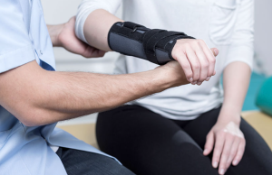 حرکات اصلاحی تحت نظر متخصص توانبخشی